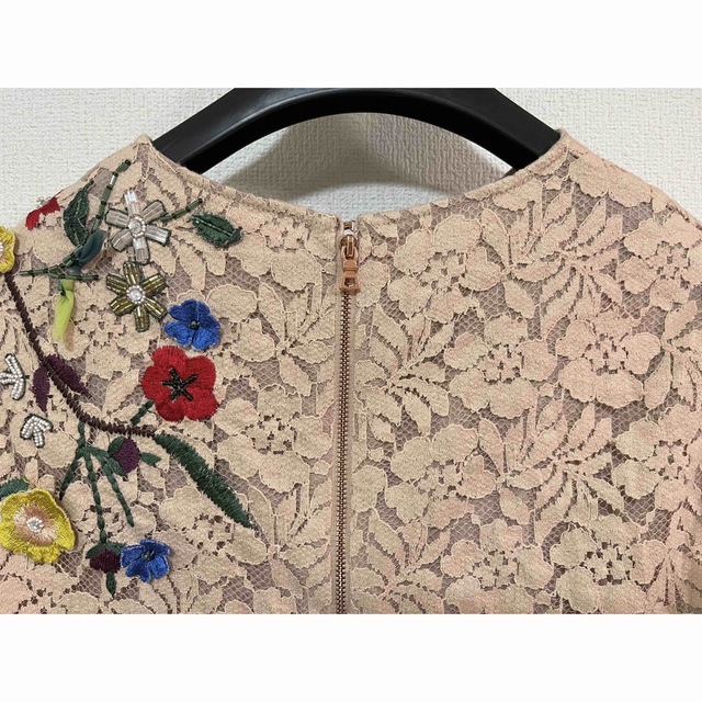 Alice+Olivia(アリスアンドオリビア)のレア！ 美品 アリスオリビア 長袖ブラウス 数量限定品 レース 花刺繍 2 M レディースのトップス(シャツ/ブラウス(長袖/七分))の商品写真