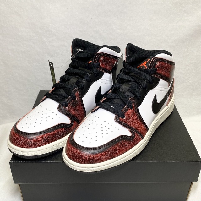 NIKE(ナイキ)の新品未使用 NIKE AIR JORDAN1 ナイキ エアジョーダン1 赤白 レディースの靴/シューズ(スニーカー)の商品写真