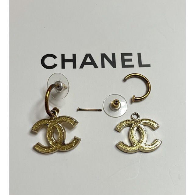 CHANELミニピアス片方