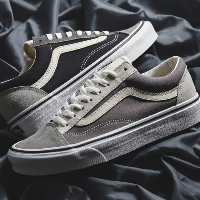 VANS(ヴァンズ)の25.5cm VANS US企画　アシンメトリー　グレー　オールドスクール レディースの靴/シューズ(スニーカー)の商品写真