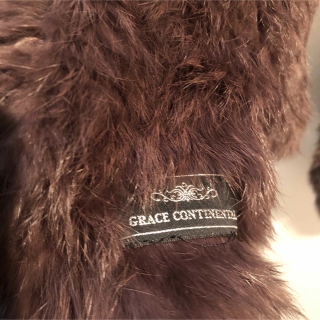 GRACE CONTINENTAL(グレースコンチネンタル)のグレースコンチネンタルのリアルファーマフラーです。 レディースのファッション小物(マフラー/ショール)の商品写真