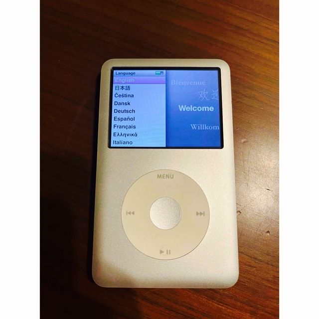 Apple(アップル)の【貴重！】iPod classic 第6世代最終モデル　シルバー160GB スマホ/家電/カメラのオーディオ機器(ポータブルプレーヤー)の商品写真