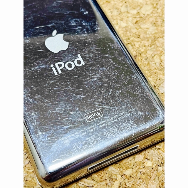 Apple(アップル)の【貴重！】iPod classic 第6世代最終モデル　シルバー160GB スマホ/家電/カメラのオーディオ機器(ポータブルプレーヤー)の商品写真