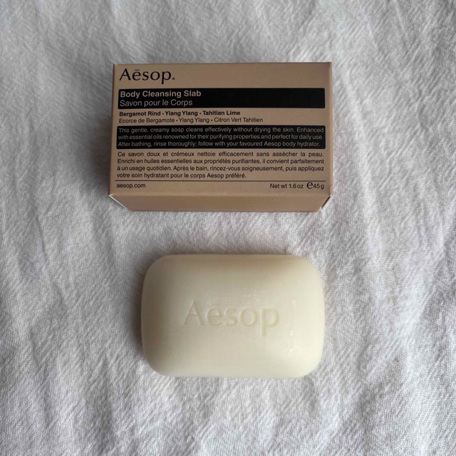 Aesop(イソップ)のAesop ボディ クレンジング スラブ 石鹸　45g コスメ/美容のボディケア(ボディソープ/石鹸)の商品写真