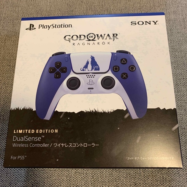 PlayStation(プレイステーション)のPS5 DualSense ワイヤレスコントローラー ゴッド・オブ・ウォー エンタメ/ホビーのゲームソフト/ゲーム機本体(家庭用ゲーム機本体)の商品写真