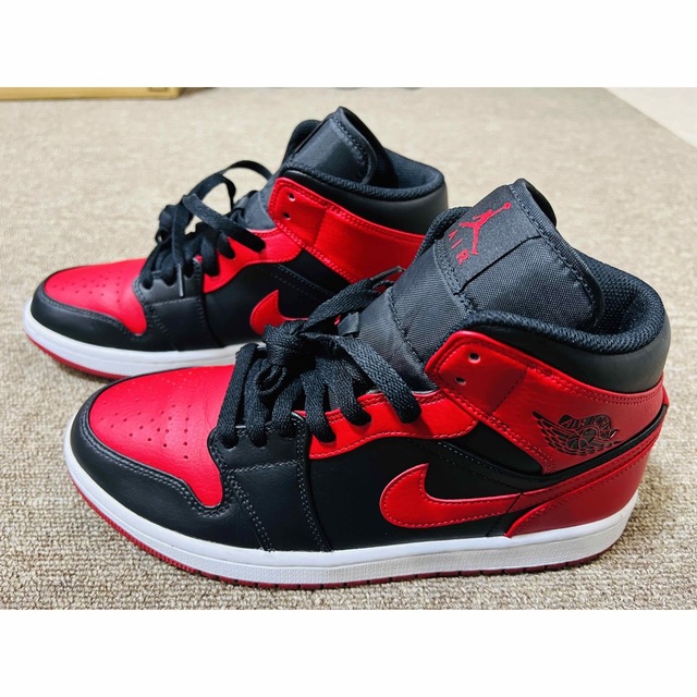 Jordan Brand（NIKE）(ジョーダン)のNike Air Jordan1 Mid Black Red ミッドブレッド メンズの靴/シューズ(スニーカー)の商品写真