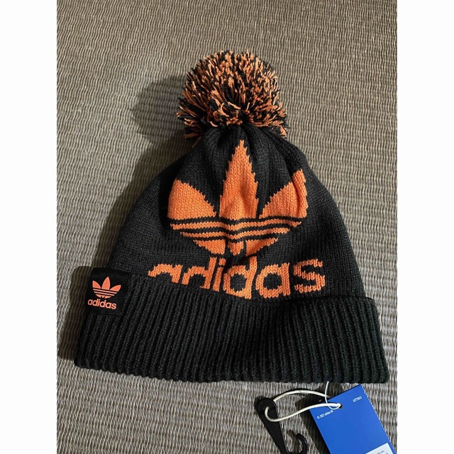 新品 adidas ニット帽 ポンポンビーニー - ニットキャップ