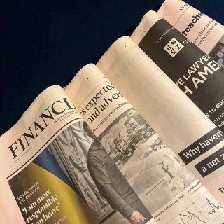 英字新聞FT サーモンピンク色　　　　　　　　　　20頁(見開き5枚)(印刷物)