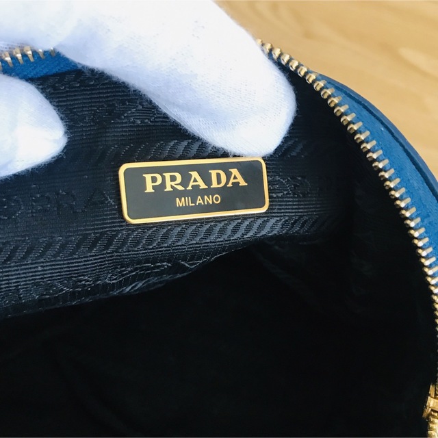 美品　PRADA プラダ　ドーム型　レザー　ポーチ　ブルー 6