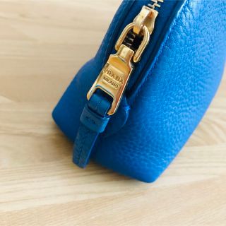 ブリヤンテス・レッド 美品 PRADA プラダ ドーム型 レザー ポーチ