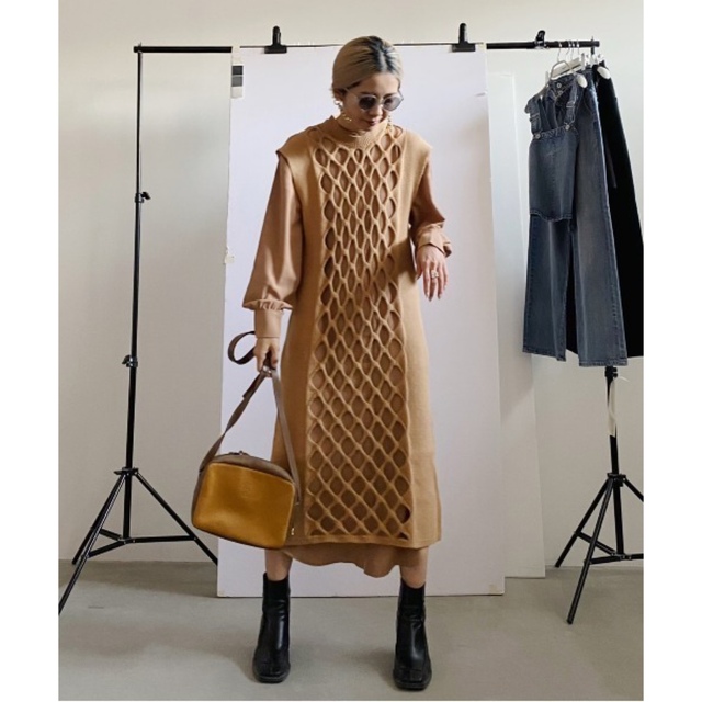 Ameri VINTAGE(アメリヴィンテージ)のLAYERED MESH KNIT DRESS レディースのワンピース(ロングワンピース/マキシワンピース)の商品写真