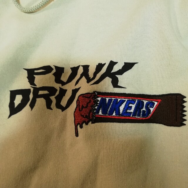 PUNK DRUNKERS(パンクドランカーズ)のパンクドランカーズ　スニッカーズ　パーカー メンズのトップス(パーカー)の商品写真