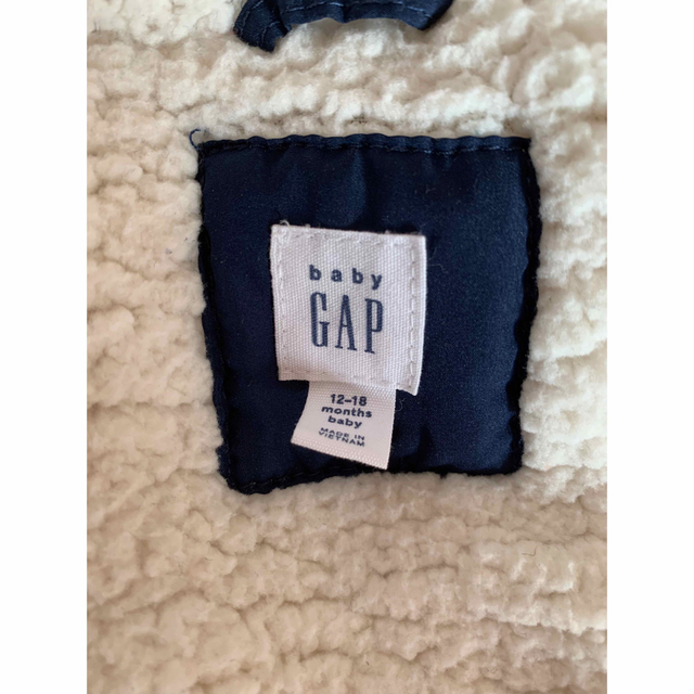 GAP(ギャップ)のGAP ベビー　ダウンベスト キッズ/ベビー/マタニティのベビー服(~85cm)(ジャケット/コート)の商品写真