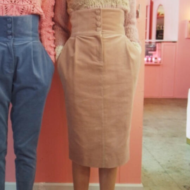 Honey mi Honey(ハニーミーハニー)のハートボタンスカート レディースのスカート(ひざ丈スカート)の商品写真