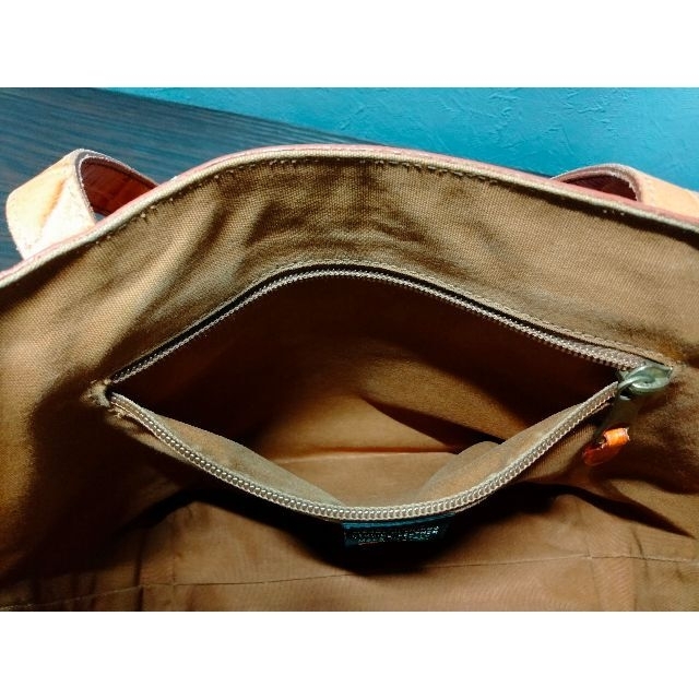 IL BISONTE(イルビゾンテ)のイルビゾンテ クロコ型　ハンドバッグ レディースのバッグ(ハンドバッグ)の商品写真