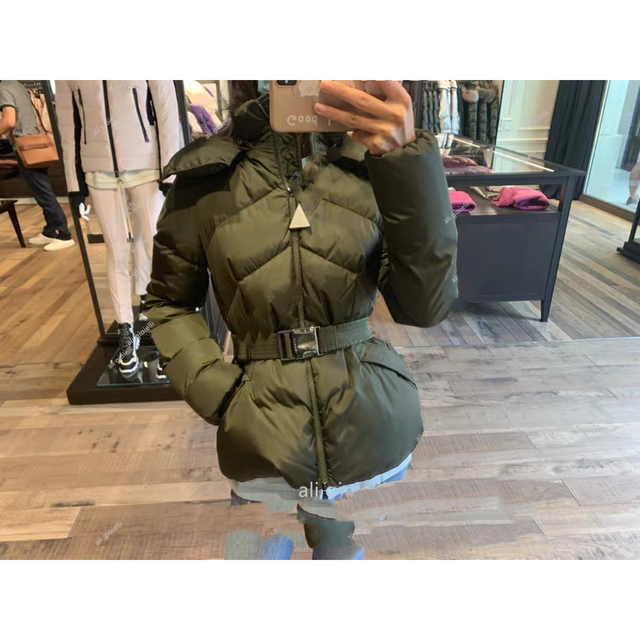 MONCLER - 値下げ 早い者勝ちモンクレール 正規品 ウエスト細身 美品