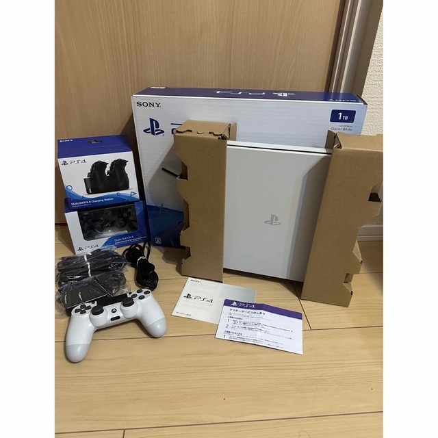 PlayStation®4 グレイシャー・ホワイト 1TB CUH-2000B… - www