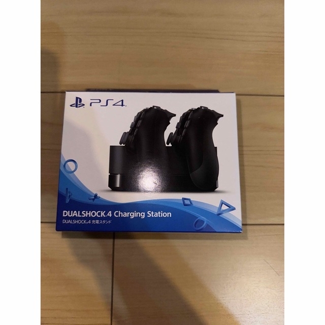 PlayStation4(プレイステーション4)のPlayStation®4 グレイシャー・ホワイト 1TB CUH-2000B… エンタメ/ホビーのゲームソフト/ゲーム機本体(家庭用ゲーム機本体)の商品写真