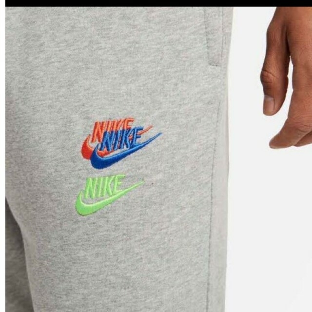 NIKE(ナイキ)のNIKE パンツメンズのLサイズになります！ メンズのトップス(パーカー)の商品写真