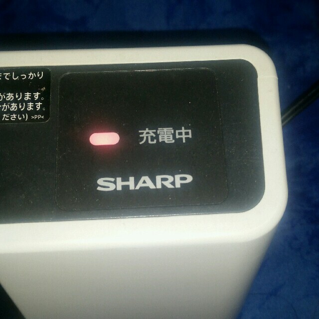 SHARP(シャープ)のSHARP シャープ コードレス掃除機用 充電器 YS-03 スマホ/家電/カメラの生活家電(掃除機)の商品写真