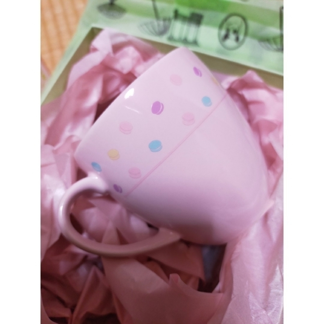 LADUREE(ラデュレ)の新品未使用:LADUREE マグカップ マカロンローズ インテリア/住まい/日用品のキッチン/食器(グラス/カップ)の商品写真