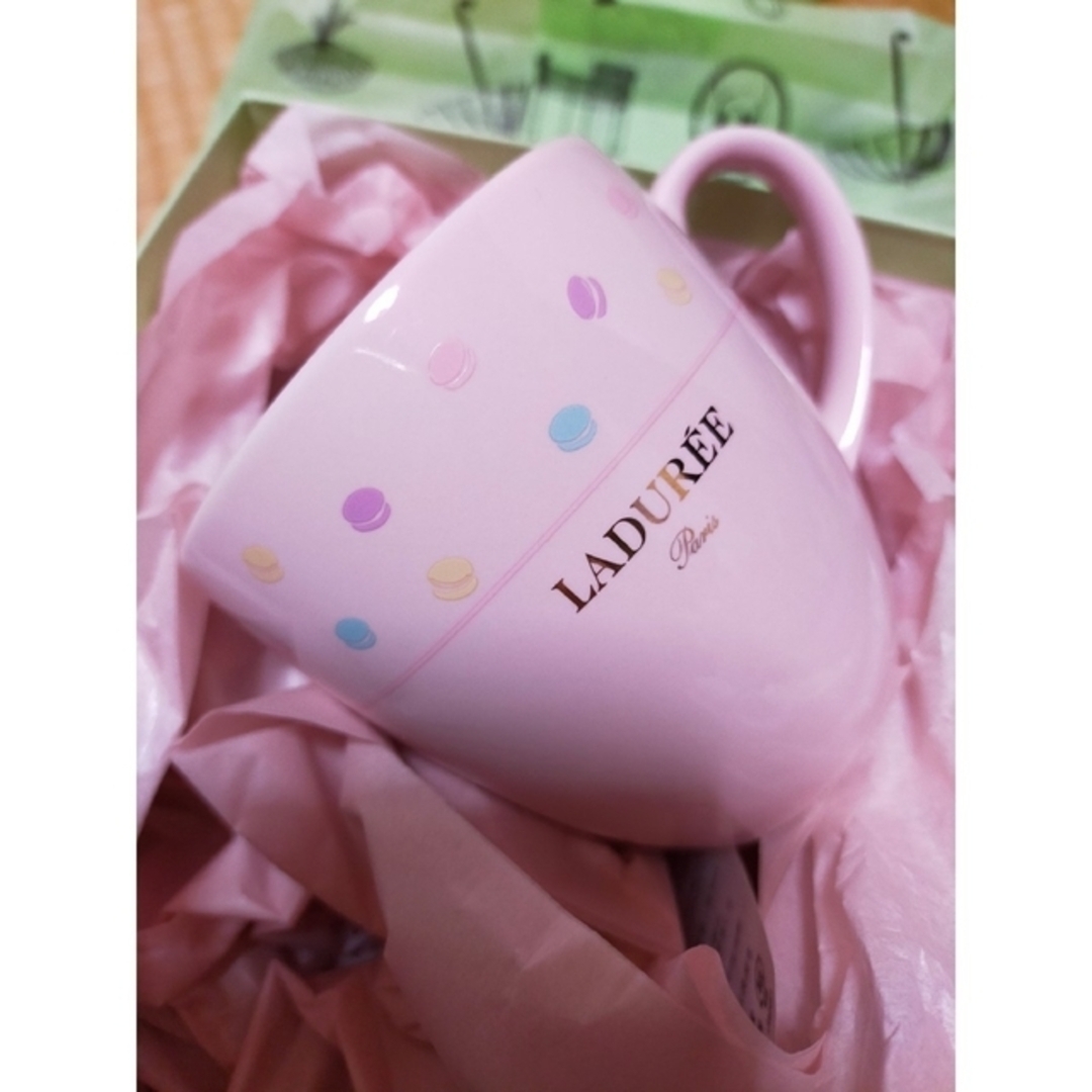 LADUREE(ラデュレ)の新品未使用:LADUREE マグカップ マカロンローズ インテリア/住まい/日用品のキッチン/食器(グラス/カップ)の商品写真