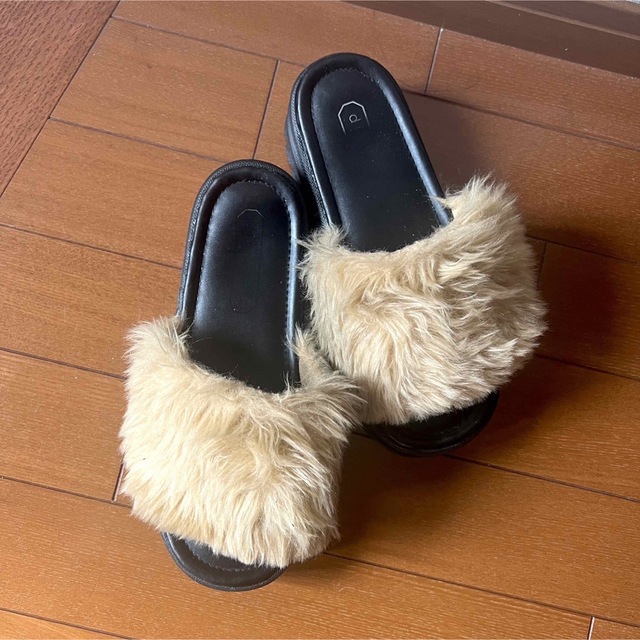 ファーサンダル ベージュ ブラウン レディースの靴/シューズ(サンダル)の商品写真