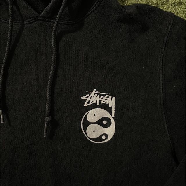 史上最も激安】 STUSSY フーディー 勾玉 econet.bi