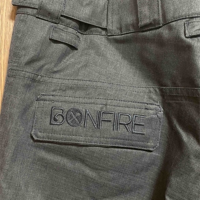 BURTON(バートン)のBONFIRE スノーパンツ（ブラック） スポーツ/アウトドアのスノーボード(ウエア/装備)の商品写真