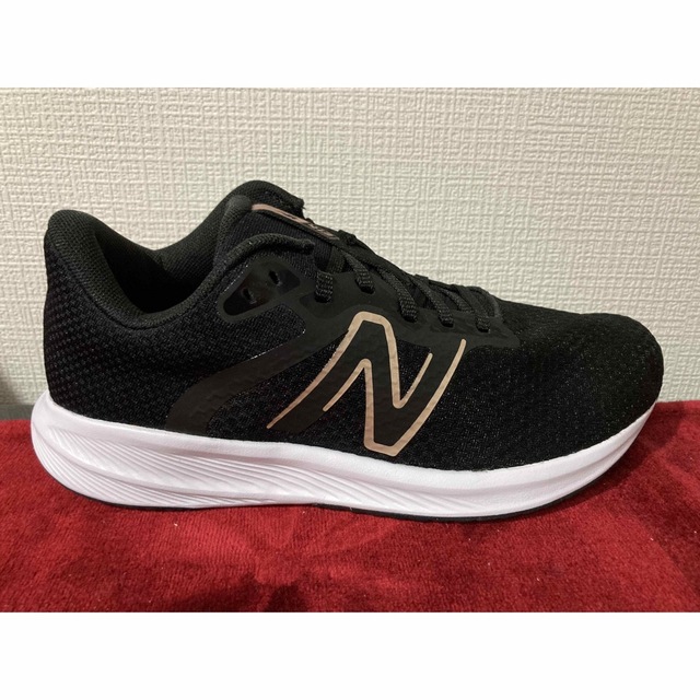 New Balance(ニューバランス)のLee様専用箱無しnewbalance23cmレディーススニーカーランニング レディースの靴/シューズ(スニーカー)の商品写真