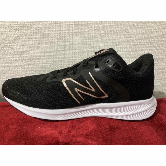 New Balance(ニューバランス)のLee様専用箱無しnewbalance23cmレディーススニーカーランニング レディースの靴/シューズ(スニーカー)の商品写真