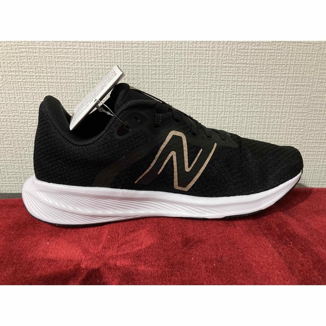 New Balance(ニューバランス)のLee様専用箱無しnewbalance23cmレディーススニーカーランニング レディースの靴/シューズ(スニーカー)の商品写真