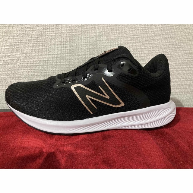 New Balance(ニューバランス)のLee様専用箱無しnewbalance23cmレディーススニーカーランニング レディースの靴/シューズ(スニーカー)の商品写真