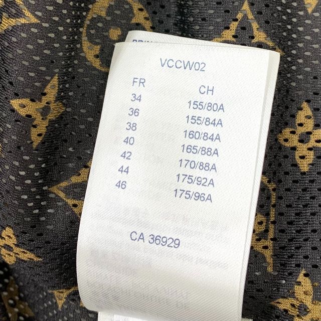 LOUIS VUITTON(ルイヴィトン)の5730 ヴィトン フォルナセッティ ボア モノグラム フードジャケット レディースのジャケット/アウター(ブルゾン)の商品写真