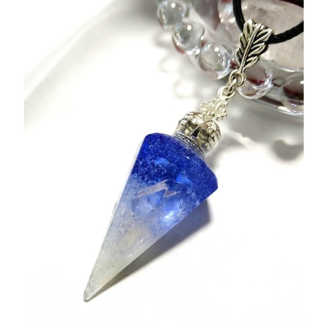 《妖精の秘宝石》ヒマラヤ水晶ペンデュラム型ネックレス（光ります） ハンドメイドのアクセサリー(ネックレス)の商品写真