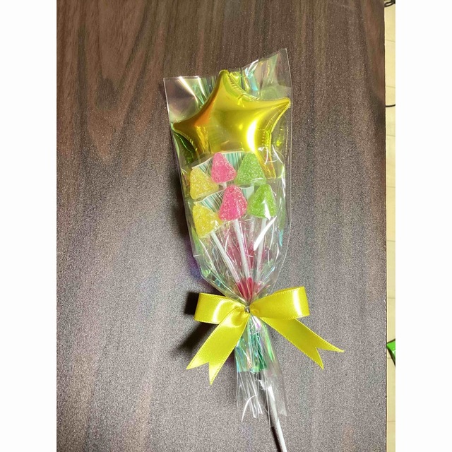 小さな花束の様な風船付お菓子ブーケ♡星8個 プチギフト 成人式 小さな花束の様な風船付お菓子ブーケ♡星8個 プチギフト 成人式