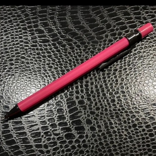 ZEBRA(ゼブラ)の貴重　新品　ゼブラ knock pencil Rubber 100 インテリア/住まい/日用品の文房具(ペン/マーカー)の商品写真