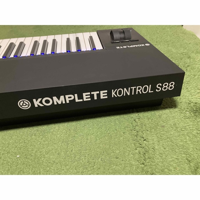 NI NKS MIDI鍵盤 Komplete Kontrol S88 Mk2 楽器のDTM/DAW(MIDIコントローラー)の商品写真