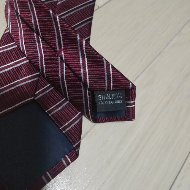 AOKI(アオキ)のAOKI レミュー ワインレッド ストライプ シルク スリム 就活 ネクタイ メンズのファッション小物(ネクタイ)の商品写真