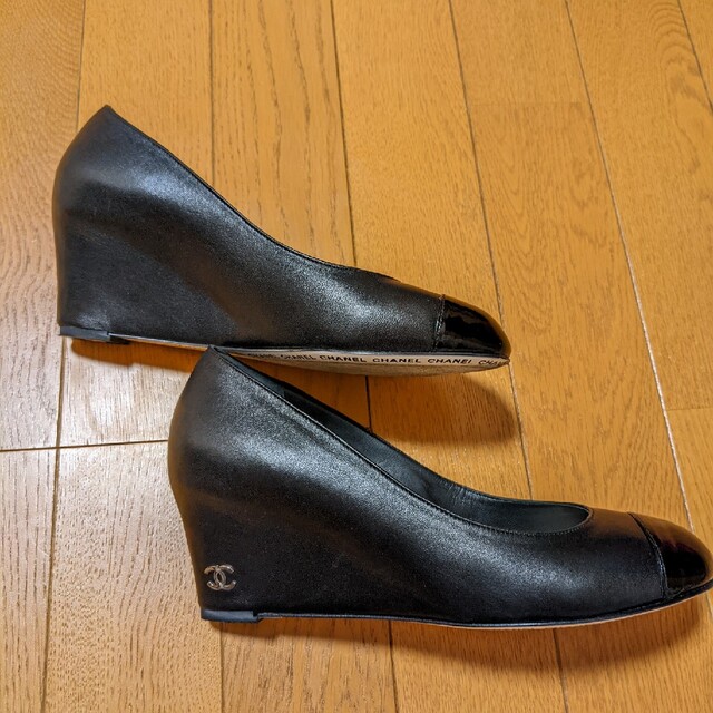 靴/シューズ【oyabinさま専用です】CHANEL　ウェッジパンプス（黒）美品