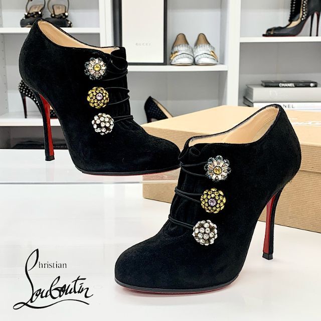 Christian Louboutin(クリスチャンルブタン)の5092 クリスチャンルブタン スエード ビジュー ブーティ ブラック レディースの靴/シューズ(ブーティ)の商品写真