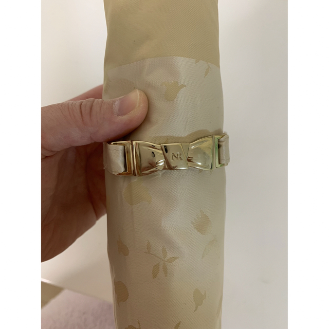 NINA RICCI(ニナリッチ)の新品未使用　ニナリッチ　日傘兼雨傘　ベージュゴールド レディースのファッション小物(傘)の商品写真