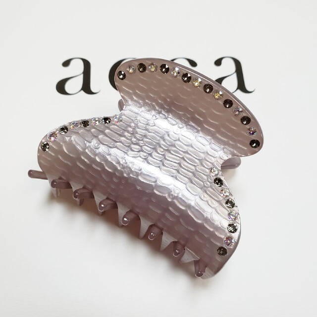 acca(アッカ)の新品未使用　アッカ　acca　スタンバクロコ　大クリップ　グレー レディースのヘアアクセサリー(バレッタ/ヘアクリップ)の商品写真