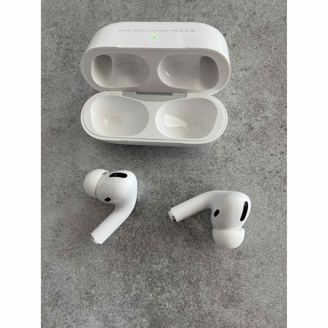 Apple(アップル)のApple AirPods Pro (第1世代) 刻印入り スマホ/家電/カメラのオーディオ機器(ヘッドフォン/イヤフォン)の商品写真