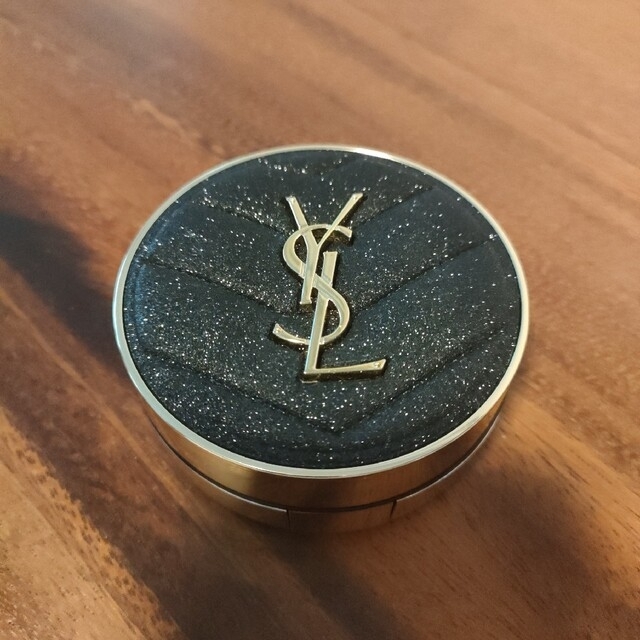 Yves Saint Laurent(イヴサンローラン)のイヴ・サンローラン　アンクル ド ポー ルクッションN コスメ/美容のベースメイク/化粧品(ファンデーション)の商品写真