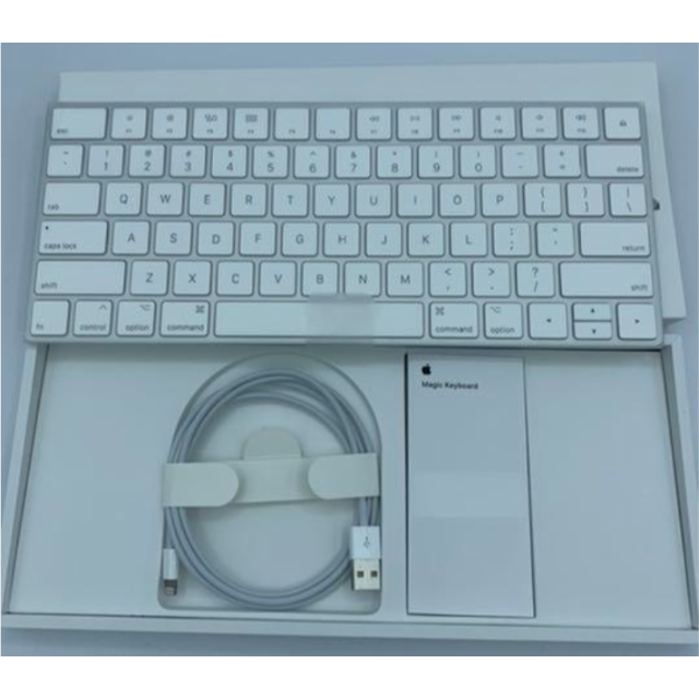 Apple(アップル)のAPPLE MAGIC KEYBOARD MLA22LL/A スマホ/家電/カメラのPC/タブレット(PC周辺機器)の商品写真