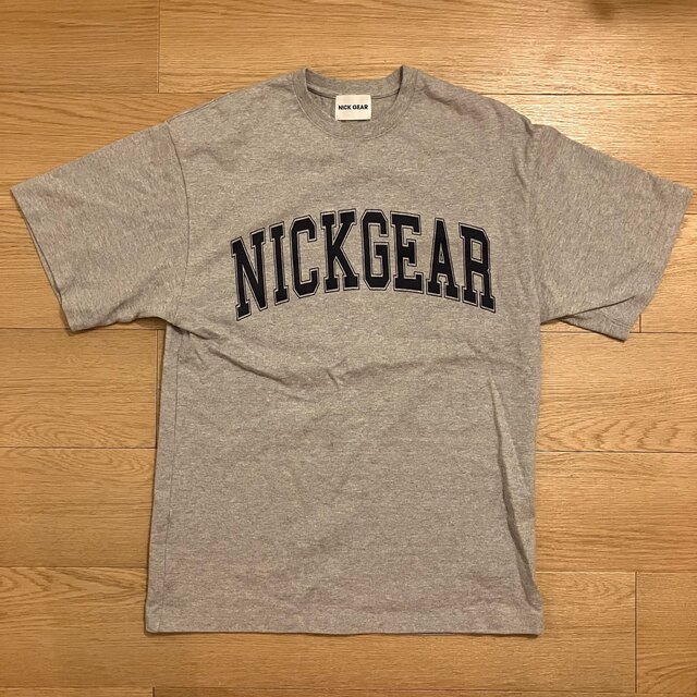 1LDK SELECT(ワンエルディーケーセレクト)のNICK GEAR/ニックギア Tシャツ メンズのトップス(Tシャツ/カットソー(半袖/袖なし))の商品写真