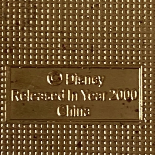Disney(ディズニー)のお値下未使用【ディズニー】ピノキオ60周年記念バッジ2000年ヴィンテージ エンタメ/ホビーのアニメグッズ(バッジ/ピンバッジ)の商品写真