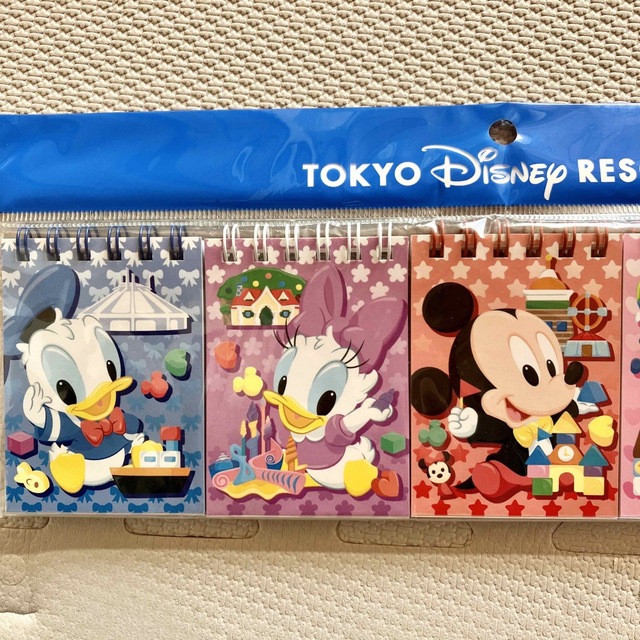 Disney(ディズニー)のディズニー　メモ帳5冊セット　ディズニーランド　ディズニーシー インテリア/住まい/日用品の文房具(ノート/メモ帳/ふせん)の商品写真