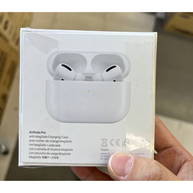 Apple(アップル)の2021 AirPods Pro Apple純正MagSafe充電ケース付き スマホ/家電/カメラのオーディオ機器(ヘッドフォン/イヤフォン)の商品写真